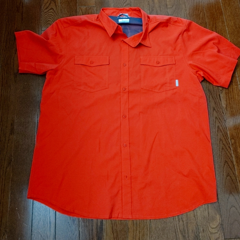 Columbia Men’s Short-Sleeve Button-Down Shirt in Bright Orange